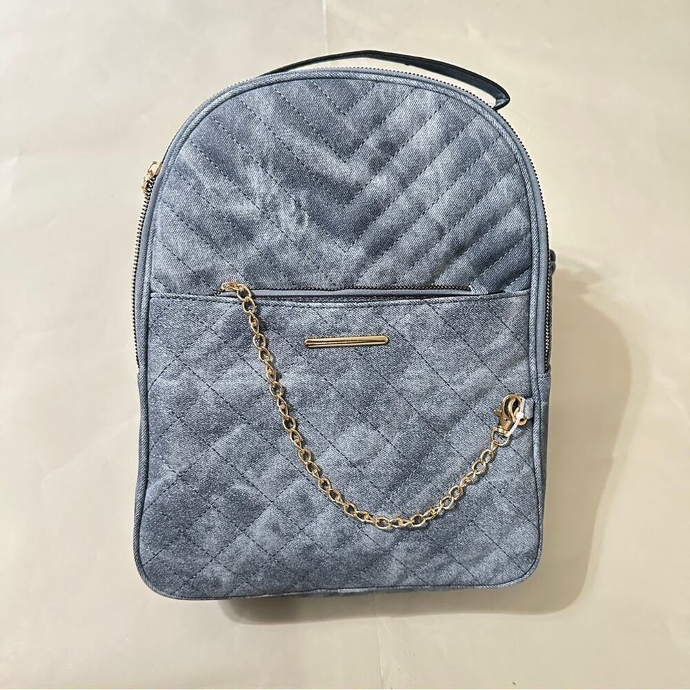 Vegan Quilted Denim Backpack – Gold Chain Accent | 100% Vegan-Friendly

⸻